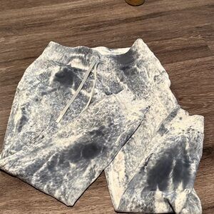 Lululemon Athletica White and Blue Tie-Dye sweatpant joggers